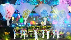 Sau phần Lễ bế mạc, khán giả được hòa mình vào chương trình biểu diễn nghệ thuật với các màn trình diễn sôi động của nhiều ca sỹ, DJ trẻ nổi tiếng để chào đón Năm mới 2025. 