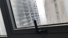 Khắc phục cửa kính đọng hơi nước ngày nồm ẩm - giải pháp nào hiệu quả?