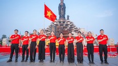 Lễ thượng cờ trên đỉnh núi Bà Đen. Ảnh: Sun World Ba Den Mountain