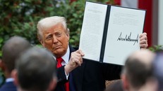 Tổng thống Donald Trump khẳng định sẽ không hoãn áp thuế đối ứng