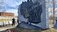 Tượng đài tưởng niệm các chiến sĩ Hồng quân Liên Xô đã chết trong trại tập trung phát tại thành phố Vyazma, tỉnh Smolensk.