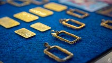 Vàng miếng được trưng bày tại một cửa hàng vàng ở Jakarta. Ảnh: CNA