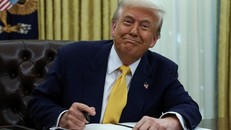 Tổng thống Mỹ tuyên bố sẽ dỡ bỏ trừng phạt Syria