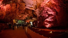 Hang Ngọc Rồng - Cầu nối giữa kỳ quan thiên nhiên và dòng chảy văn hóa đương đại