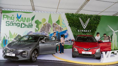 Chủ xe VinFast mua 1 được 2: “VF 5 cho tôi sự an tâm, VF 6 là phần thưởng bất ngờ” 