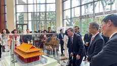 PGS.TS. Bùi Minh Trí, nguyên Viện trưởng Viện Nghiên cứu Kinh Thành (nay là bộ phận quan trọng của Viện Khảo cổ học) giới thiệu hình ảnh 3D kiến trúc cung điện Kính Thiên thời Lê Sơ tại sự kiện