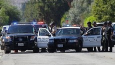 Hòa giải gia đình đang cãi nhau, hai cảnh sát bị bắn chết