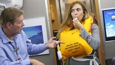 Hành khách bị đuổi khỏi máy bay vì trêu ghẹo nữ tiếp viên