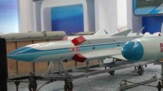 Tên lửa CM-302 tại gian trưng bày. Ảnh: Sina.