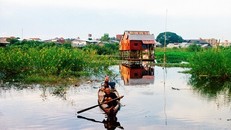 Cuộc sống của người Việt dọc bờ Biển Hồ, Campuchia. Ảnh: Infonet