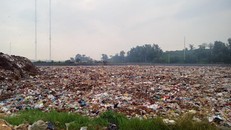 Nhật Bản vừa xây dựng xong mô hình thí điểm ô chôn lấp rác thải theo công nghệ chôn lấp bán hiếu khí Fukuoka tại Hà Nội. Ảnh: JICA. 