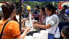 Người Thái Lan lập điểm nấu ăn miễn phí cho đoàn cứu hộ đội bóng nhí