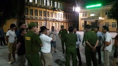 Người nhà quây kín bệnh viện vì cụ bà gãy xương bất ngờ tử vong