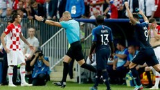 Quả phạt đền cho Pháp bị gọi là 'đáng hổ thẹn'