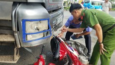 Va chạm với xe ben, ông lão bán vé số tử vong tại chỗ