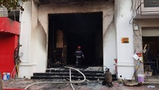 Quán bar ở trung tâm TP HCM bốc cháy dữ dội, người dân hò nhau bỏ chạy