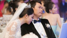 Á hậu Thanh Tú yêu kiều, nép bên chồng U40 trong ngày cưới