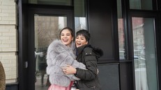 H'Hen Niê có màn đọ sắc bất phân với Hoa hậu Hoàn vũ Catriona Gray tại New York