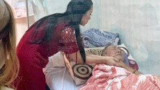 MC Đại Nghĩa, Kim Chi trao tiền giúp đỡ nghệ sĩ Lê Bình chữa bệnh