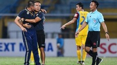 HLV Chu Đình Nghiêm bị cấm chỉ đạo 2 trận vì hành động nóng nảy