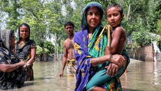 Lũ lụt đang gia tăng trên khắp thế giới do biến đổi khí hậu. (Ảnh: UN Women/Mohammad Rakibul Hasan)