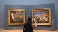 Các chủ đề trong tranh của Titian đặt ra những câu hỏi rắc rối về việc thẩm mỹ và đạo đức có thể xung đột như thế nào. (Ảnh: Matt Costby)