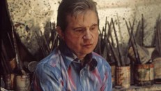 Francis Bacon trong studio của mình ở London năm 1974. Ảnh: Alarmy 