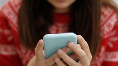 Các nền tảng mạng xã hội và chia sẻ video lớn của Trung Quốc đã ký cam kết "Công ước Tự kỷ luật" - một thỏa thuận nhằm điều chỉnh hành vi ngỗ ngược của người hâm mộ và giúp làm sạch không gian mạng của nước này. Ảnh: Isabel Pavia