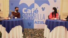 Blue Umbrella Café (Café Sombrilla Azul - tiếng Tây Ban Nha) - tiệm cà phê với hình ảnh chiếc ô màu xanh hòa bình là sáng kiến của UNESCO dành cho những nhà báo tị nạn 
