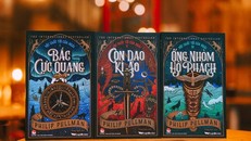 “Vật chất Tối của Ngài”, bộ tiểu thuyết fantasy kinh điển ra mắt mùa hè năm 2021 của NXB Kim Đồng, bản dịch của Trang Rose. 