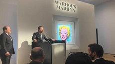 Ông Alex Rotter, Chủ tịch 20/21 phòng Nghệ thuật của Christie's phát biểu tại cuộc họp báo. 