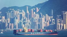 Trong khi Art Basel ở Hongkong, diễn ra vào tháng tới, là hội chợ đầu tiên có thể cảm nhận được tác động của việc tăng chi phí vận chuyển, nhiều phòng trưng bày đã vận chuyển các tác phẩm và cung cấp dịch vụ lưu trữ miễn phí. Ảnh: Jeremy Bezanger 