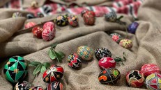 Nghệ sĩ người Mỹ gốc Ukraine Sofika Zielyk: ‘Những quả trứng là vũ khí của tôi!’