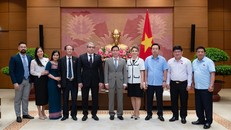 Nhóm Nghị sĩ hữu nghị Việt Nam – Azerbaijan chụp ảnh lưu niệm cùng Đại sứ Azerbaijan tại Việt Nam