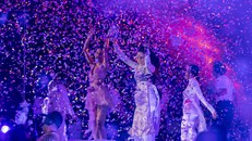 Show diễn kỷ niệm 10 năm của Phương Mỹ Chi rực rỡ dưới màn mưa 