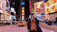 Việt cổ phục và họa tiết "chăn con công" ngày càng được người trẻ ưa chuộng