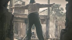 "Đào, phở và piano": Khúc tráng ca của hoa và máu 