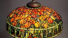 Hoa tulip được xem như hương sắc mùa xuân. Ảnh: The Lamps of Louis Comfort Tiffany 