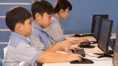 UNESCO hướng tới chuyển đổi kỹ thuật số trong giáo dục. Ảnh: Dragon Images/Shutterstock.com