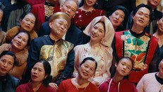 Toàn bộ các diễn viên tham gia vào MV đều là người Bắc Ninh, theo chia sẻ của Hòa Minzy. 