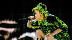 Tương lai âm nhạc toàn cầu 2025: Khi AI sáng tác hit, TikTok biến đổi và streaming không còn miễn phí 