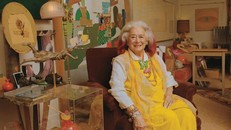 Joan Agajanian Quinn tại căn nhà ở Beverly Hills của bà 