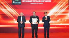 Ông Tony Nguyen - Giám đốc Quan hệ quốc tế IB Group Việt Nam nhận giải Top 10 Thương hiệu mạnh Châu Á 2025 (Strong Asia Brand 2025)