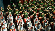 Đồng diễn trống hội hùng tráng tại Lễ khai mạc Giải bóng đá Công an, Cảnh sát các nước ASEAN mở rộng 2025