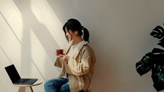 Người trẻ Việt ưu tiên chi tiêu ngắn hạn trong bối cảnh lạm phát gia tăng