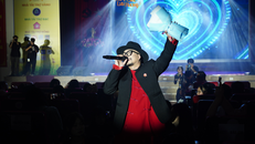 Hà Lê “se sợi chỉ” cảm xúc, kết nối hàng nghìn trái tim tại Đêm nhạc Revolution 2025: Dệt Sắc Lưu Hương 