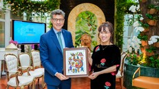 Trưởng Đại diện Văn phòng UNESCO tại Việt Nam Ông Jonathan Baker và Tiễn sĩ Nguyễn Thị Phương Thảo - Chủ tịch, Tổng giám đốc Tập đoàn SOVICO