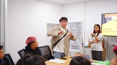 Nơi những đôi tay dạy nhau cất tiếng 