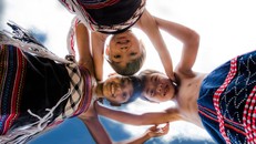 Nhiếp ảnh gia Pháp 10 năm ghi lại “cái lạ” của các dân tộc VN