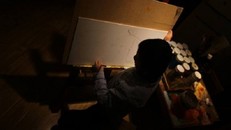 Chị dâu ngất xỉu khi bước vào phòng em chồng